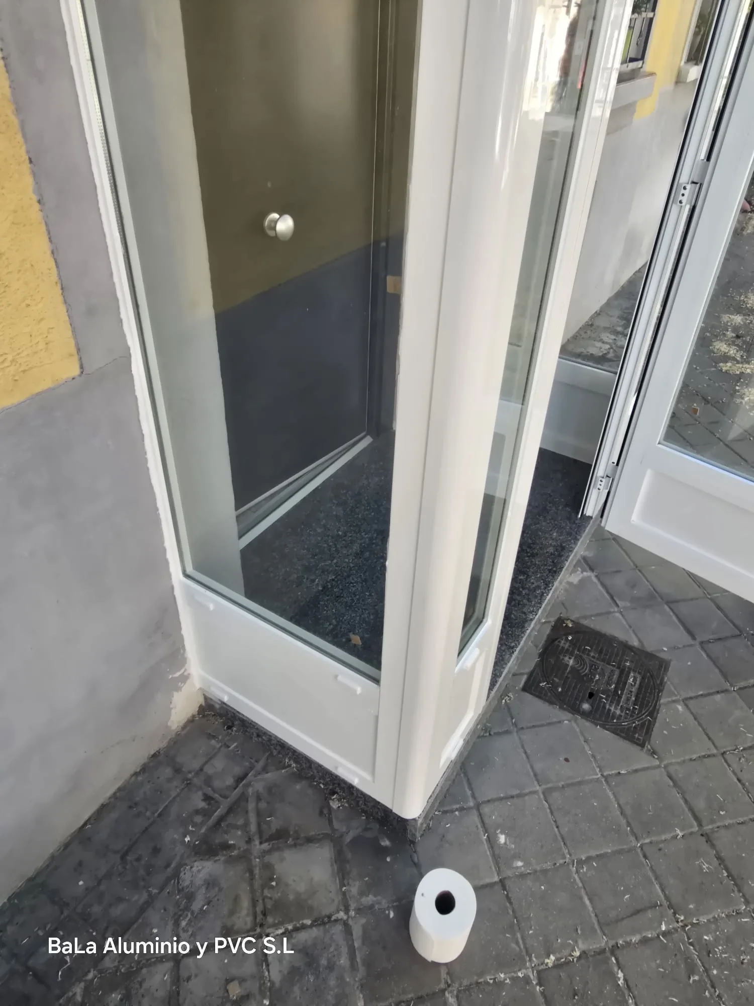 Proyecto de carpintería y cerramiento: CERRAMIENTO EN ALUMINIO - BaLa Parla